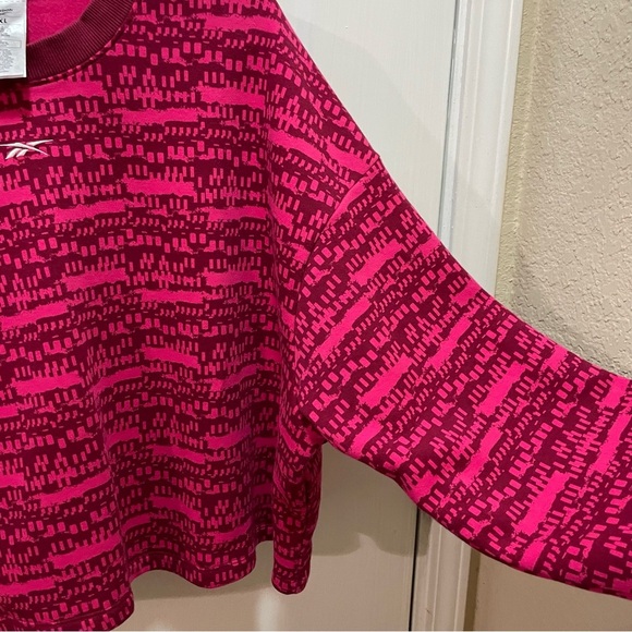 Reebok Pink and Burgundy Graphic Sweatshirt - Picture 3 of 10